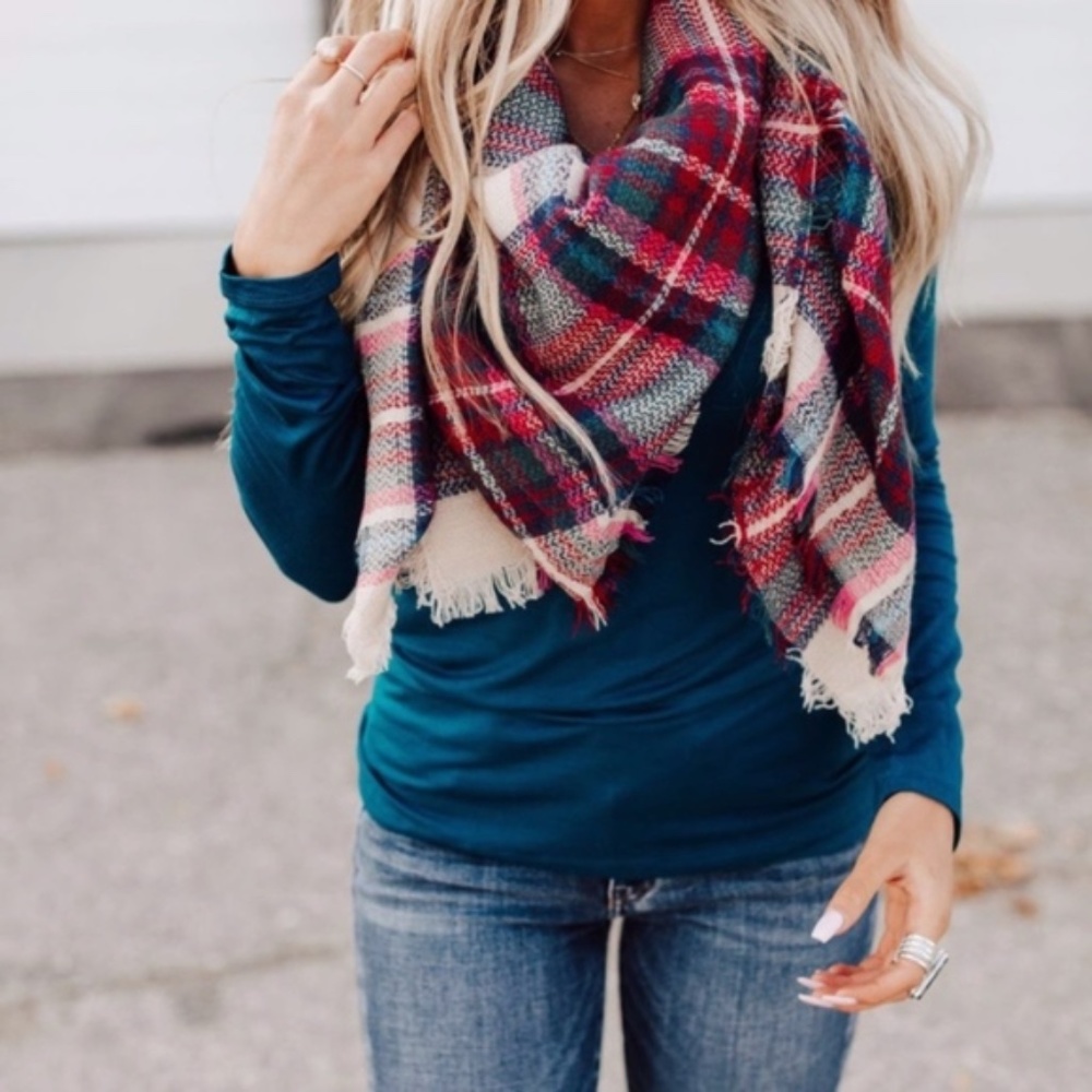 CELINE hello fall scarF - Fushcia - Picture 3 of 5